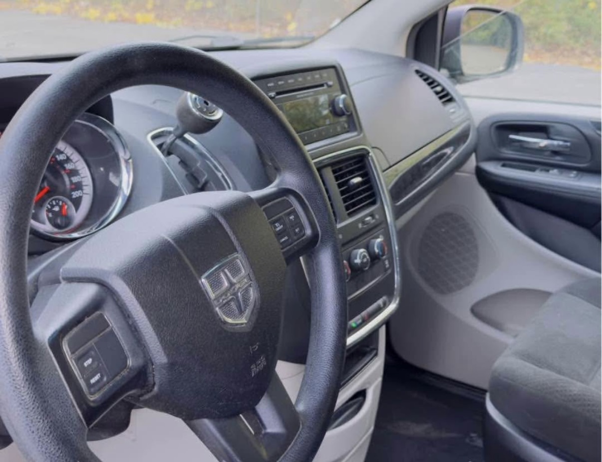 
								2015 Dodge Caravan full									